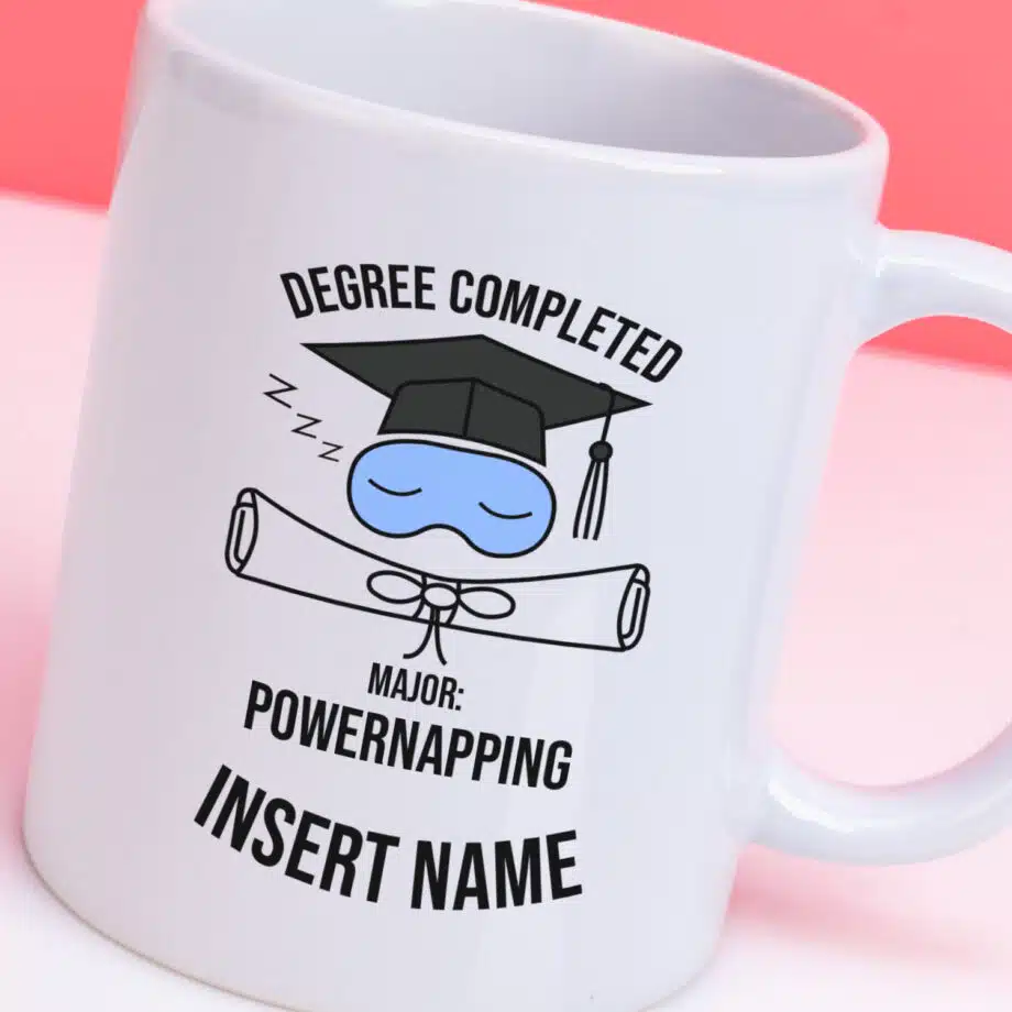 Mok met Tekst ‘’Degree completed’’ | Materiaal: Keramiek | 33 cl | Mok met Tekst | Koffie Mok | Grappige Cadeau |  Vaatwasser bestendig | Humor | Mok met grappige tekst