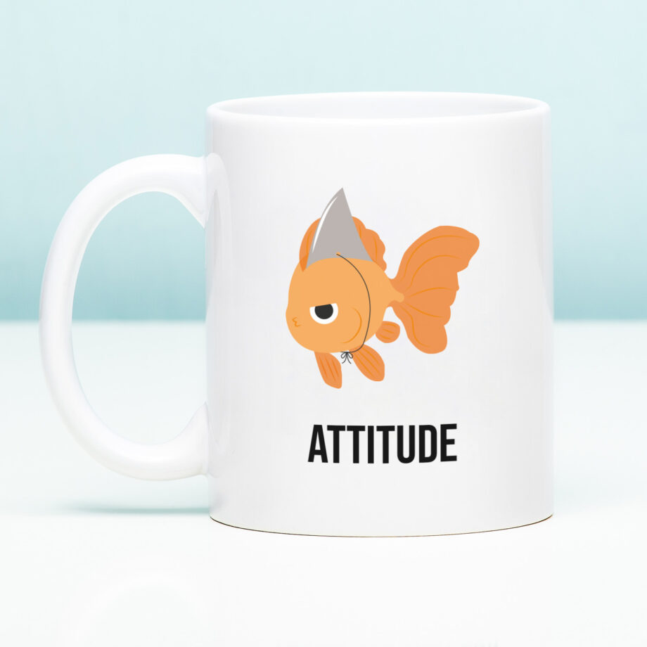 Mok met Tekst ‘’Attitude’’ | Materiaal: Keramiek | 33 cl | Mok met Tekst | Koffie Mok | Grappige Cadeau |  Vaatwasser bestendig | Humor | Mok met grappige tekst