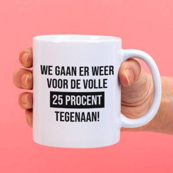 Mok met Tekst ‘’We gaan er weer voor de volle’’ | Materiaal: Keramiek | 33 cl | Mok met Tekst | Koffie Mok | Grappige Cadeau |  Vaatwasser bestendig | Humor | Mok met grappige tekst