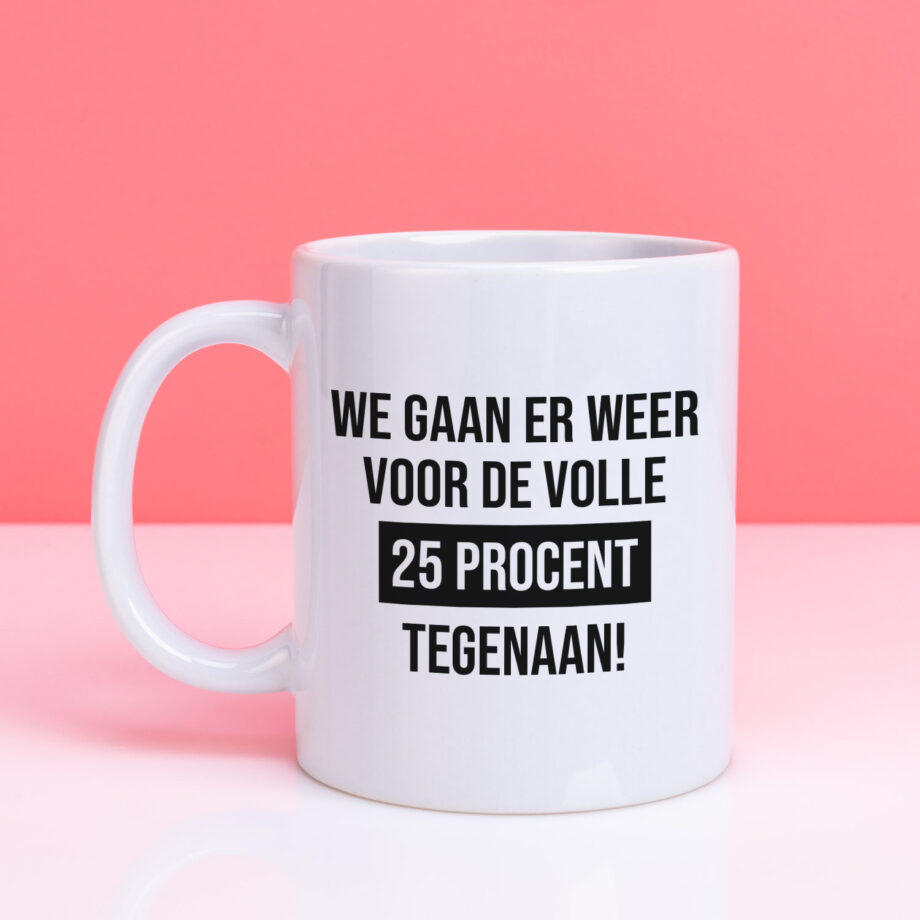 Mok met Tekst ‘’We gaan er weer voor de volle’’ | Materiaal: Keramiek | 33 cl | Mok met Tekst | Koffie Mok | Grappige Cadeau |  Vaatwasser bestendig | Humor | Mok met grappige tekst