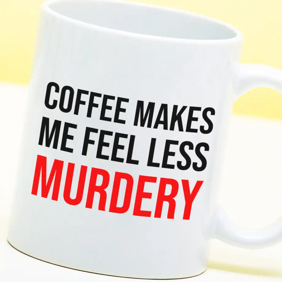 Mok met Tekst ‘’Coffee makes me feel less murdery’’ | Materiaal: Keramiek | 33 cl | Mok met Tekst | Koffie Mok | Grappige Cadeau |  Vaatwasser bestendig | Humor | Mok met grappige tekst