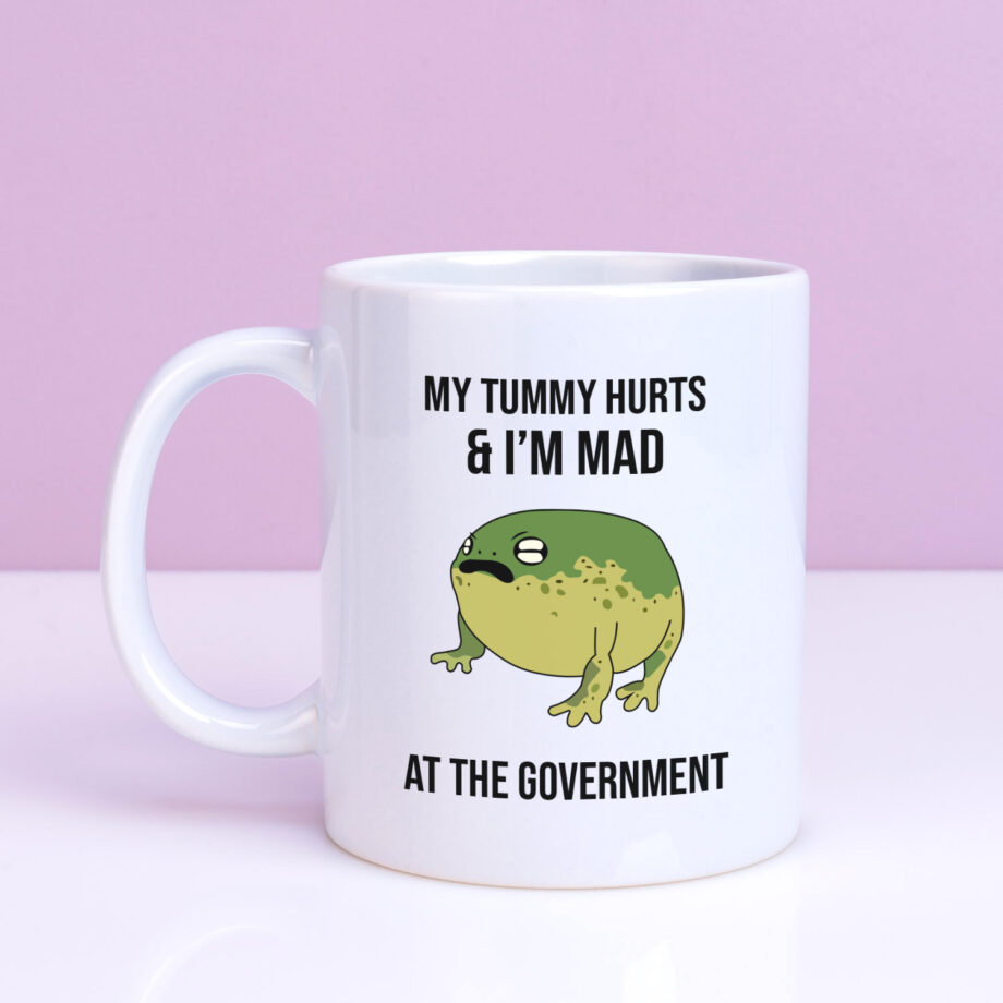 Mok met Tekst ‘’My tummy hurts and I'm mad at the government’’ | Materiaal: Keramiek | 33 cl | Mok met Tekst | Koffie Mok | Grappige Cadeau |  Vaatwasser bestendig | Humor | Mok met grappige tekst