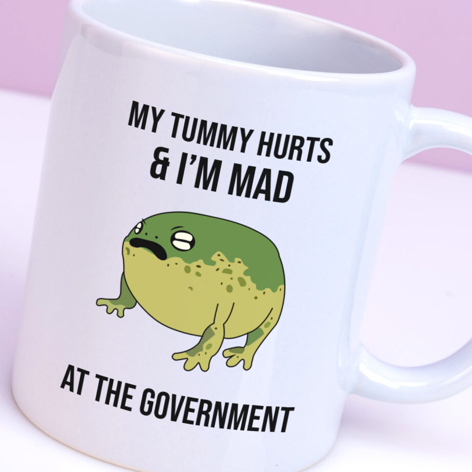 Mok met Tekst ‘’My tummy hurts and I'm mad at the government’’ | Materiaal: Keramiek | 33 cl | Mok met Tekst | Koffie Mok | Grappige Cadeau |  Vaatwasser bestendig | Humor | Mok met grappige tekst