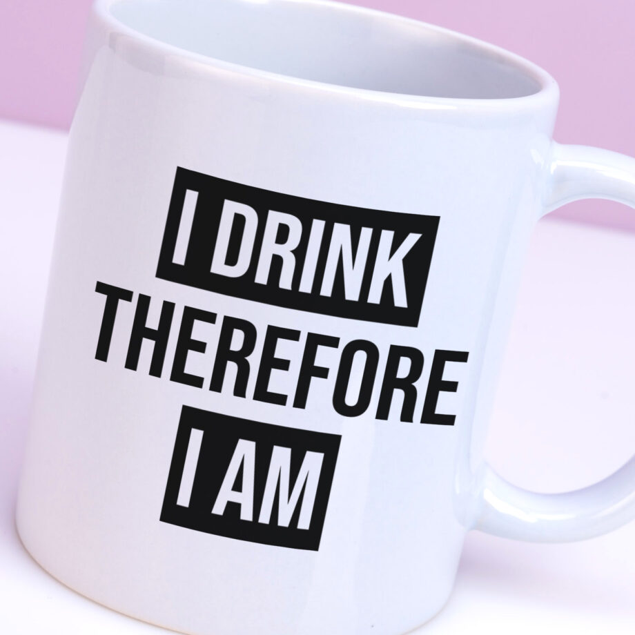 Mok met Tekst ‘’I drink therefore I am’’ | Materiaal: Keramiek | 33 cl | Mok met Tekst | Koffie Mok | Grappige Cadeau |  Vaatwasser bestendig | Humor | Mok met grappige tekst
