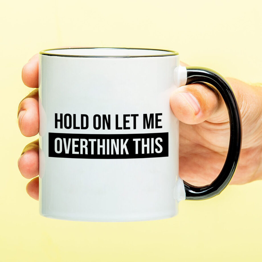 Mok met Tekst ‘’Hold on let me overthink this’’ | Materiaal: Keramiek | 33 cl | Mok met Tekst | Koffie Mok | Grappige Cadeau |  Vaatwasser bestendig | Humor | Mok met grappige tekst