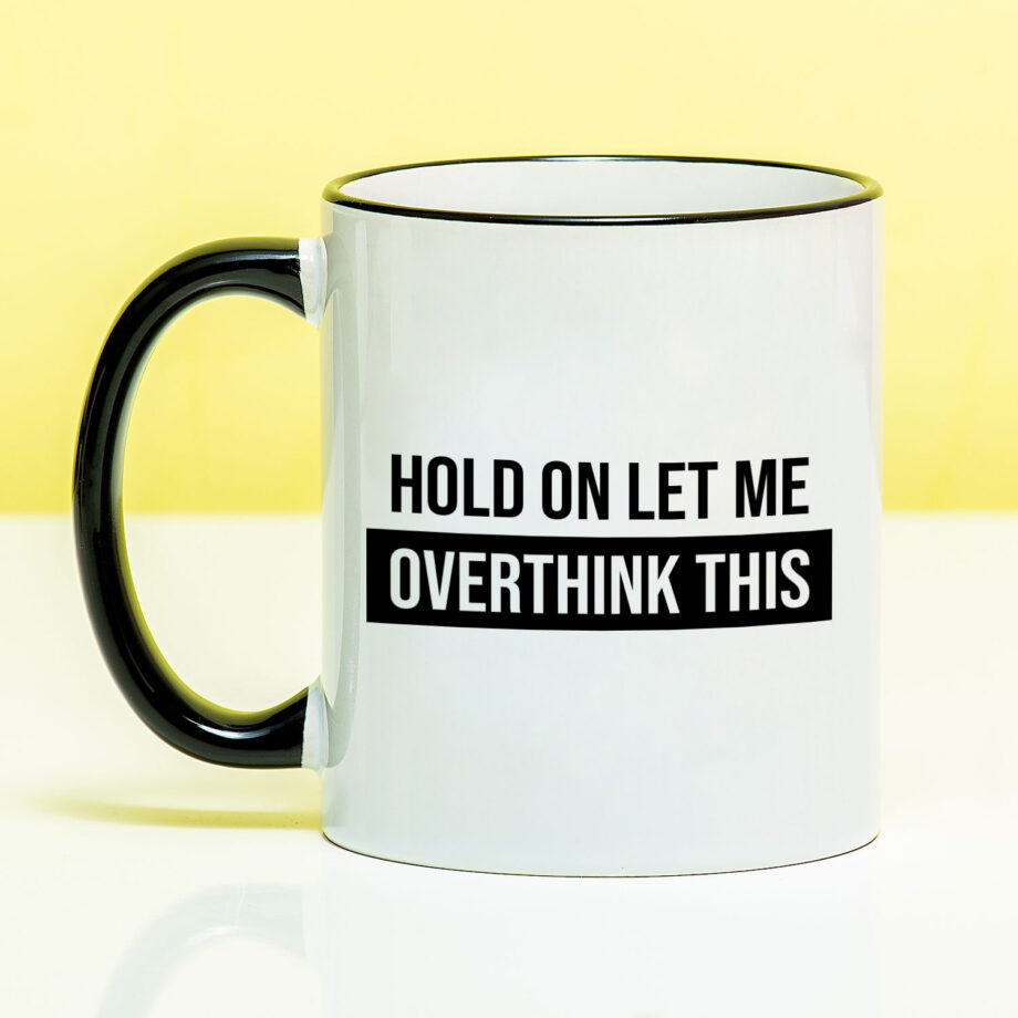 Mok met Tekst ‘’Hold on let me overthink this’’ | Materiaal: Keramiek | 33 cl | Mok met Tekst | Koffie Mok | Grappige Cadeau |  Vaatwasser bestendig | Humor | Mok met grappige tekst