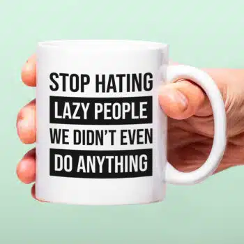 Mok met Tekst ‘’Stop hating lazy people’’ | Materiaal: Keramiek | 33 cl | Mok met Tekst | Koffie Mok | Grappige Cadeau |  Vaatwasser bestendig | Humor | Mok met grappige tekst