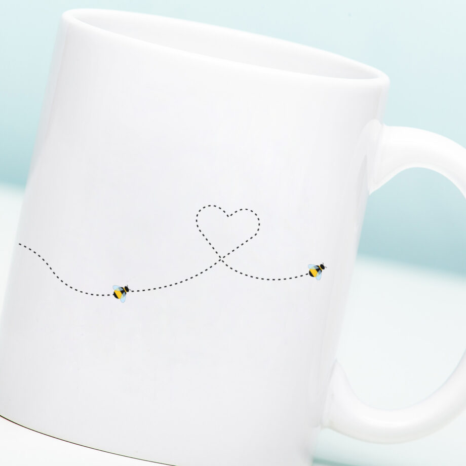 Mok met Tekst ‘’Bee heart line’’ | Materiaal: Keramiek | 33 cl | Mok met Tekst | Koffie Mok | Grappige Cadeau |  Vaatwasser bestendig | Humor | Mok met grappige tekst