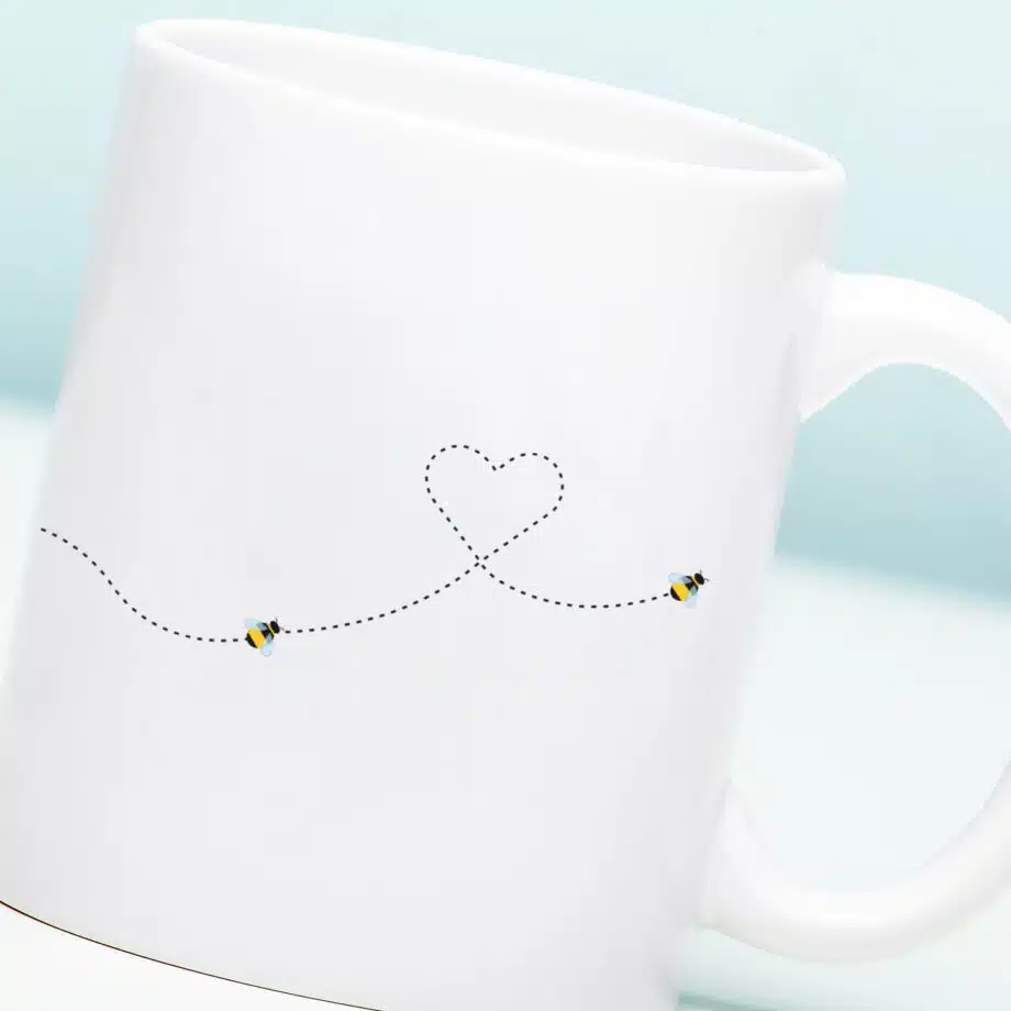 Mok met Tekst ‘’Bee heart line’’ | Materiaal: Keramiek | 33 cl | Mok met Tekst | Koffie Mok | Grappige Cadeau |  Vaatwasser bestendig | Humor | Mok met grappige tekst