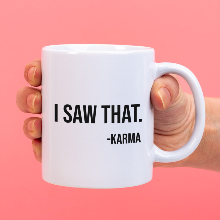 Mok met Tekst ‘’I saw that karma’’ | Materiaal: Keramiek | 33 cl | Mok met Tekst | Koffie Mok | Grappige Cadeau |  Vaatwasser bestendig | Humor | Mok met grappige tekst