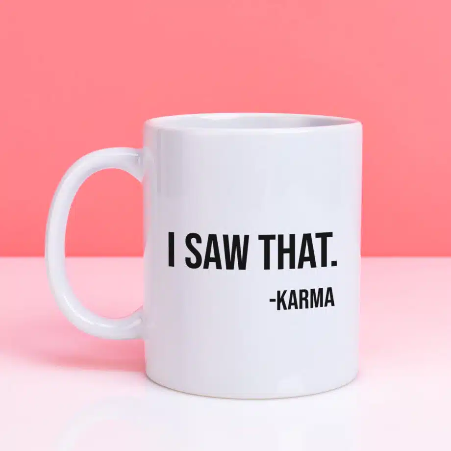Mok met Tekst ‘’I saw that karma’’ | Materiaal: Keramiek | 33 cl | Mok met Tekst | Koffie Mok | Grappige Cadeau |  Vaatwasser bestendig | Humor | Mok met grappige tekst