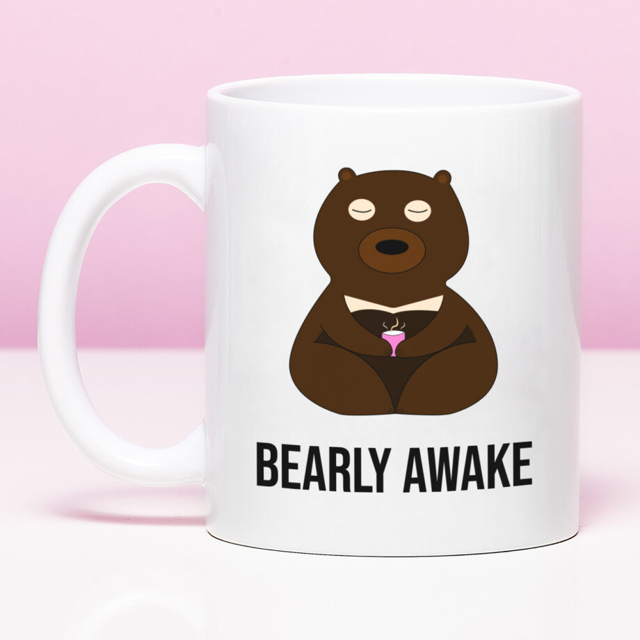Mok met Tekst ‘’Bearly awake’’ | Materiaal: Keramiek | 33 cl | Mok met Tekst | Koffie Mok | Grappige Cadeau |  Vaatwasser bestendig | Humor | Mok met grappige tekst