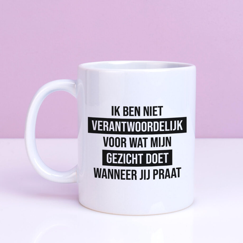 Mok met Tekst ‘’Ik ben niet verantwoordelijk’’ | Materiaal: Keramiek | 33 cl | Mok met Tekst | Koffie Mok | Grappige Cadeau |  Vaatwasser bestendig | Humor | Mok met grappige tekst