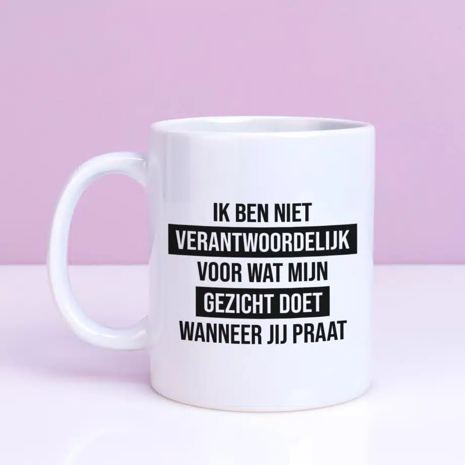 Mok met Tekst ‘’Ik ben niet verantwoordelijk’’ | Materiaal: Keramiek | 33 cl | Mok met Tekst | Koffie Mok | Grappige Cadeau |  Vaatwasser bestendig | Humor | Mok met grappige tekst