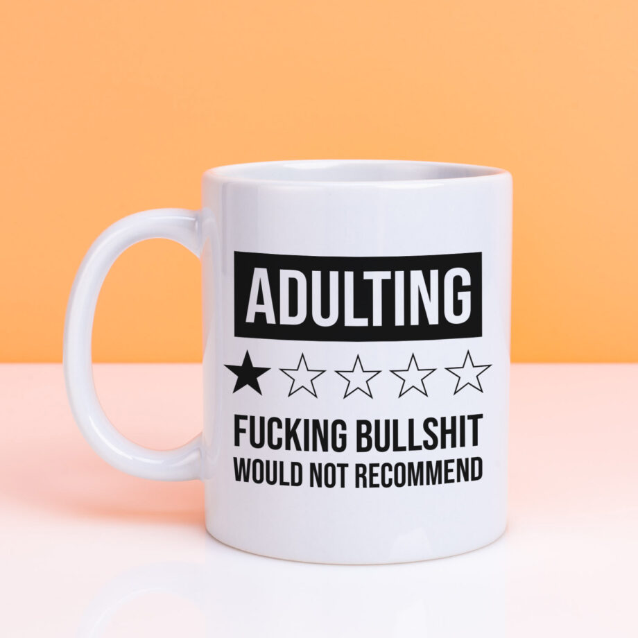 Mok met Tekst ‘’Adulting’’ | Materiaal: Keramiek | 33 cl | Mok met Tekst | Koffie Mok | Grappige Cadeau |  Vaatwasser bestendig | Humor | Mok met grappige tekst