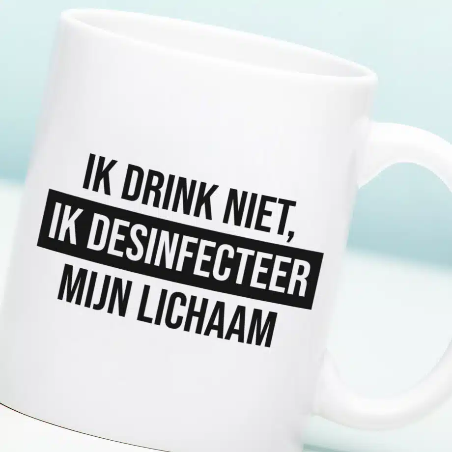 Mok Ik drink niet, ik desinfecteer mijn lichaam