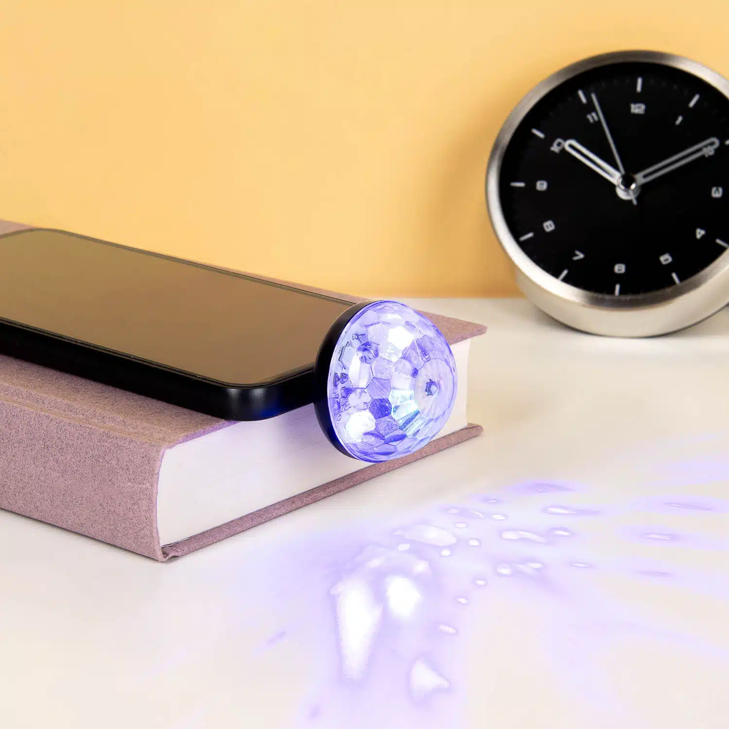 USB-C smartphone discolamp