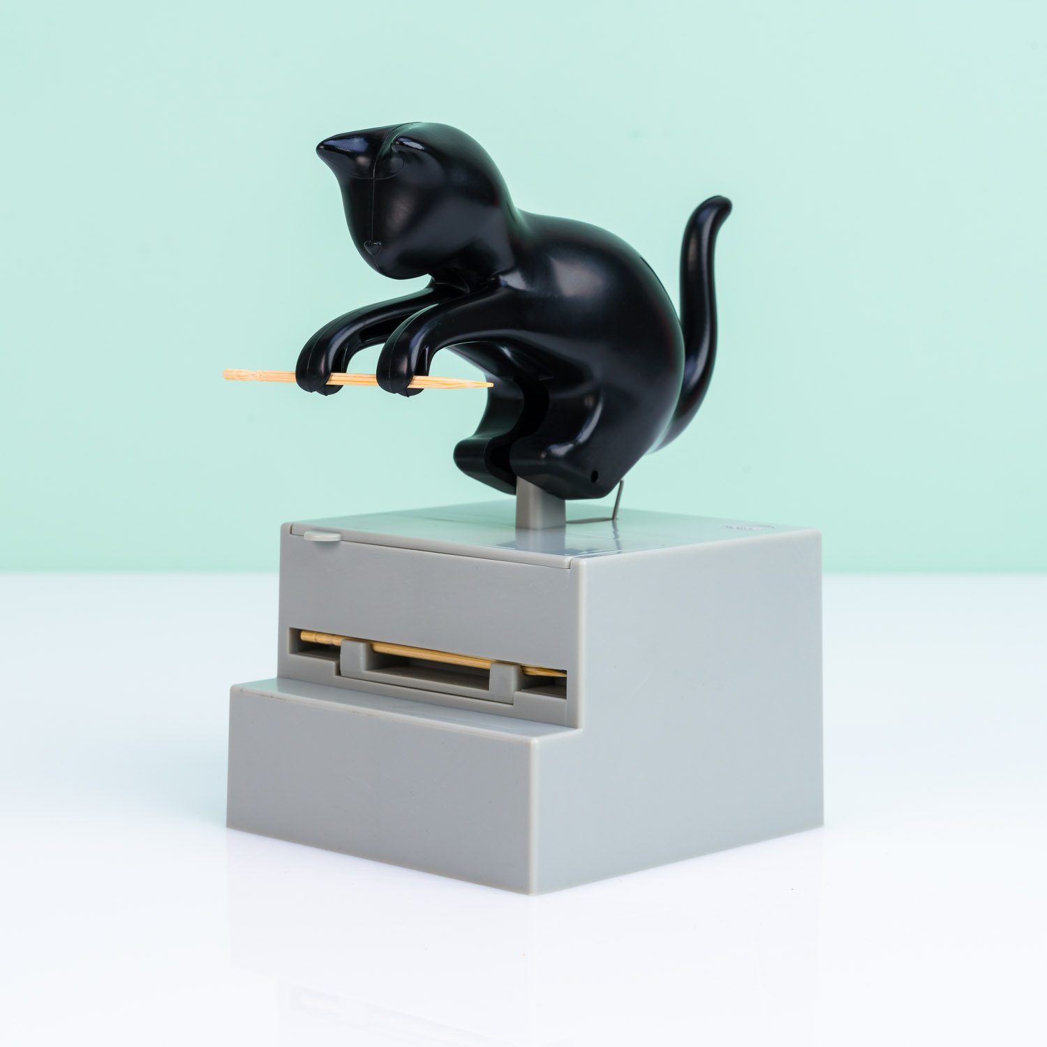 Frisky kat cocktailprikkerhouder