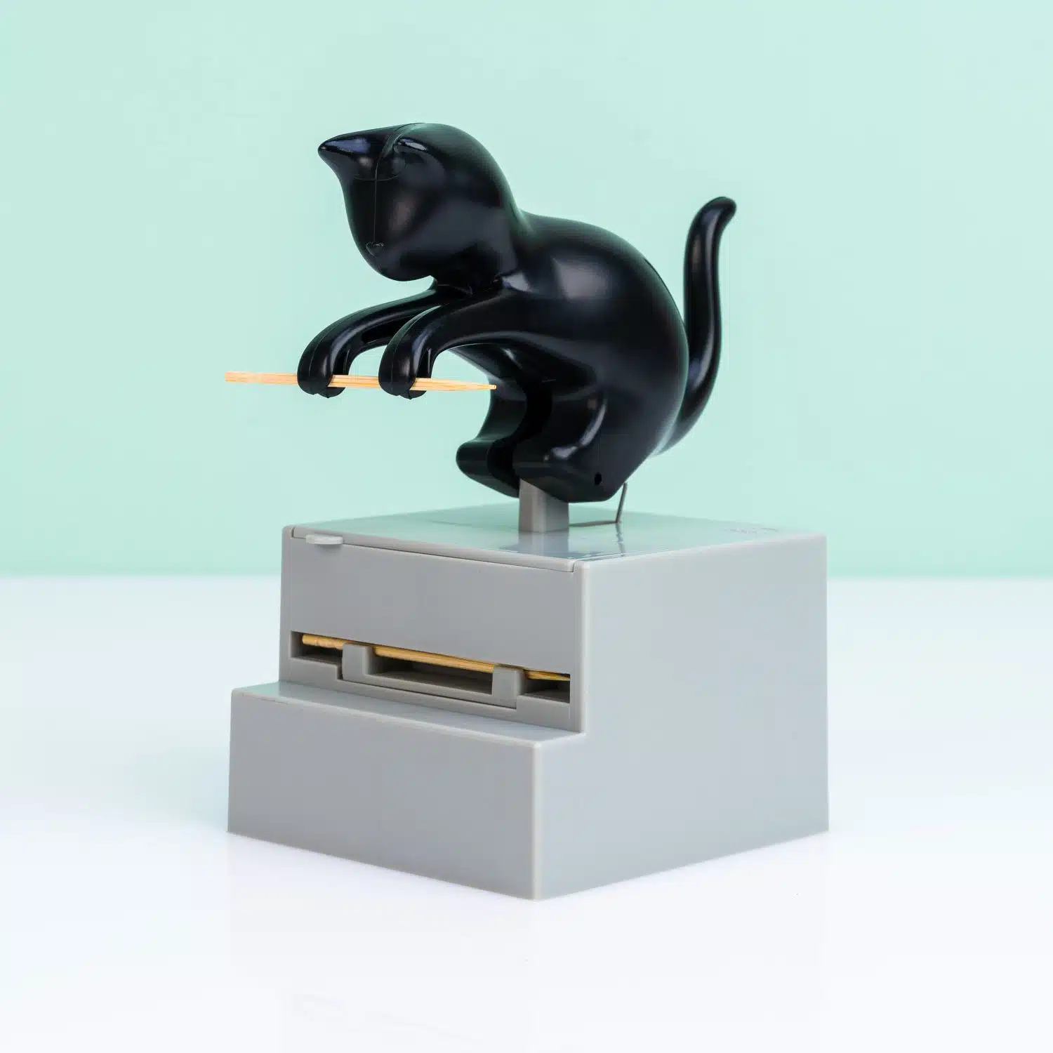 Frisky kat cocktailprikkerhouder