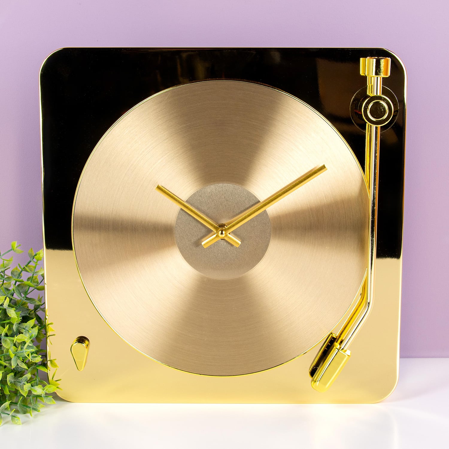 Goudkleurige platenspeler klok