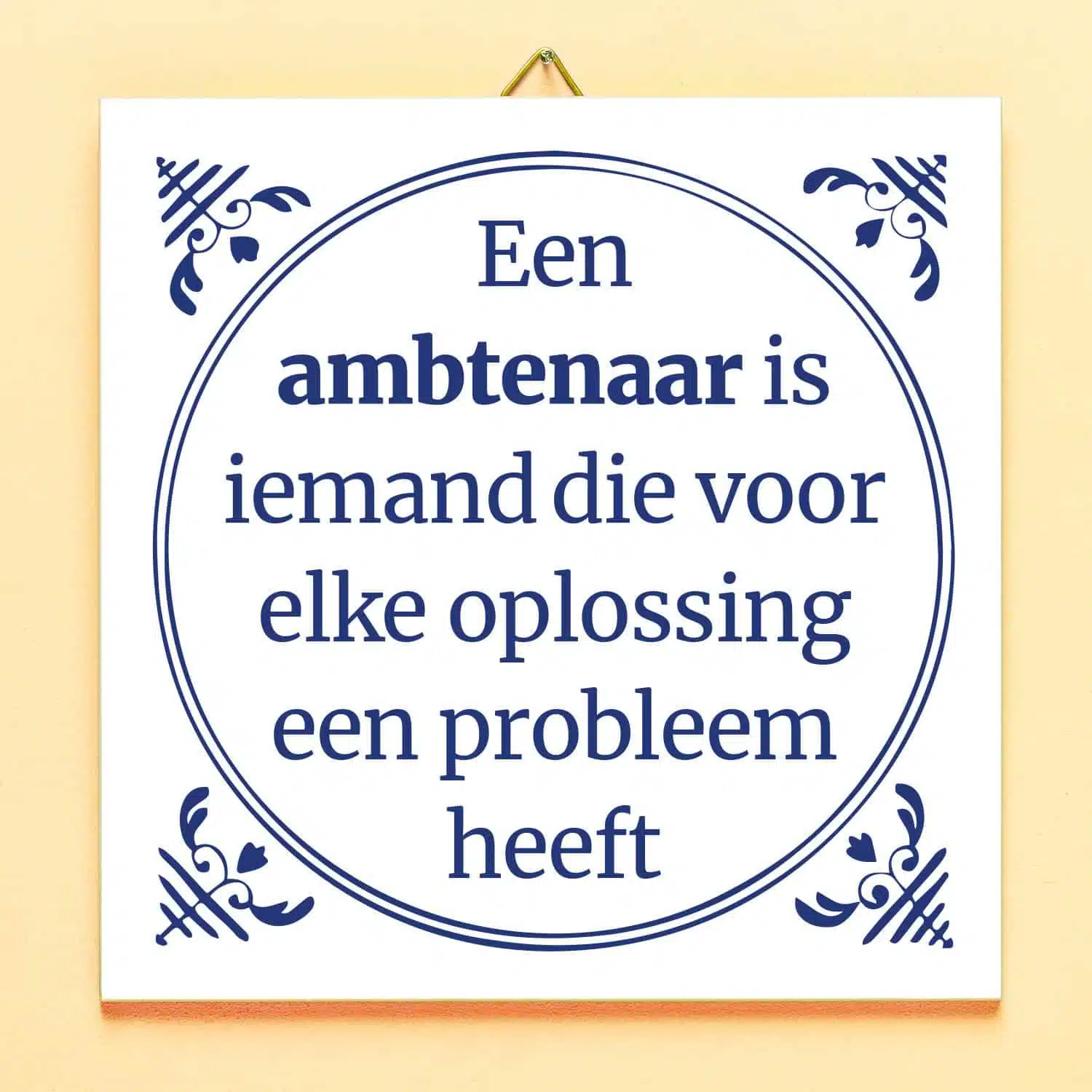 Tegeltje Een ambtenaar is iemand