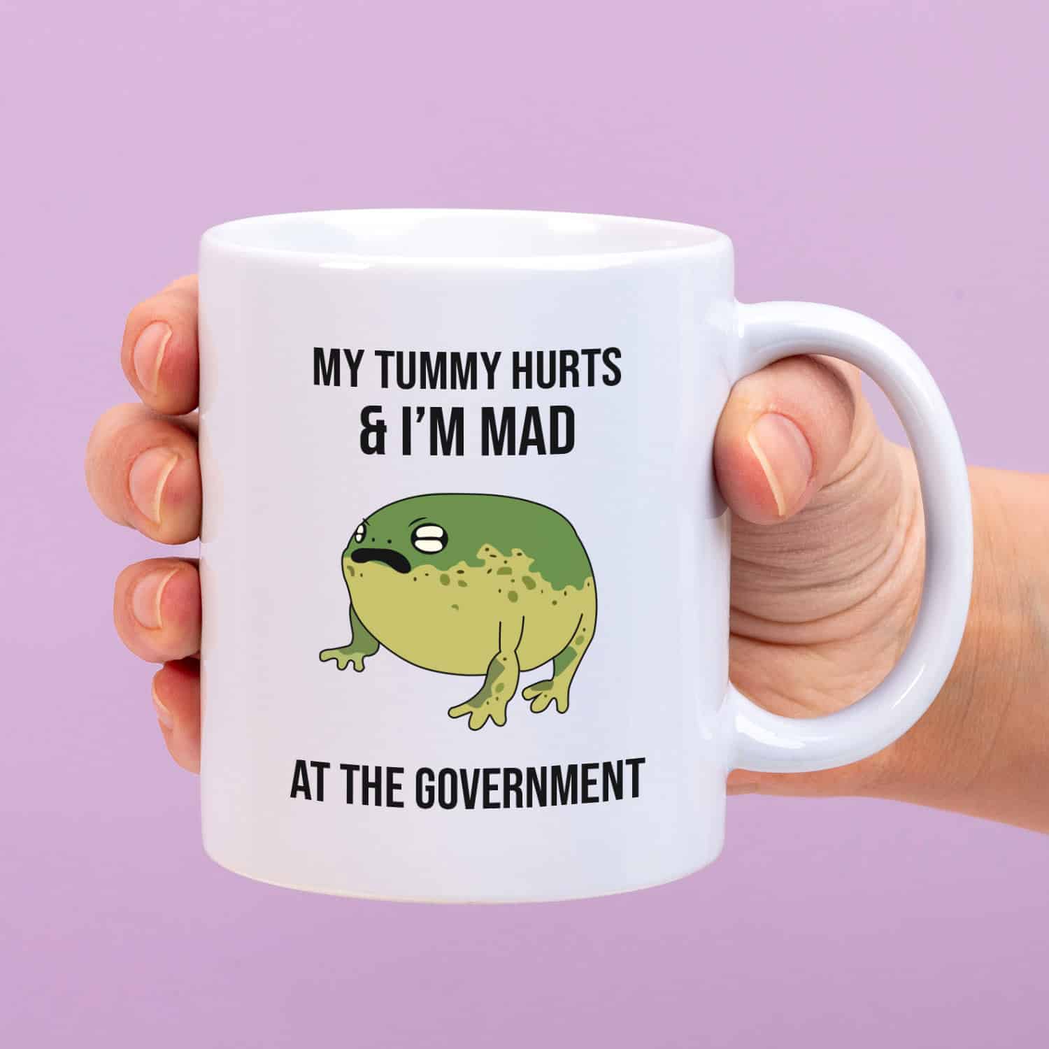 Mok met Tekst ‘’My tummy hurts and I'm mad at the government’’ | Materiaal: Keramiek | 33 cl | Mok met Tekst | Koffie Mok | Grappige Cadeau | Vaatwasser bestendig | Humor | Mok met grappige tekst