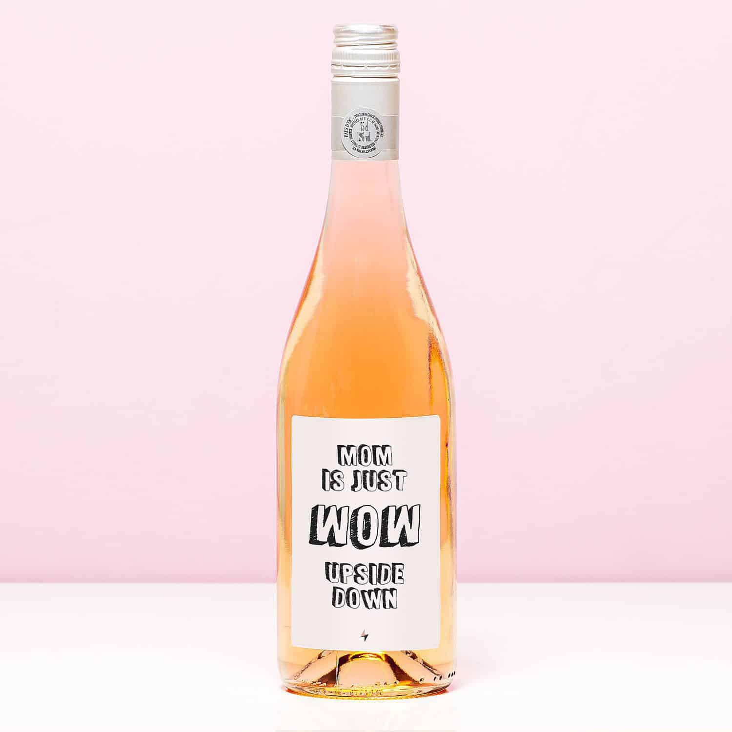 Wijnfles Mom is wow upside down