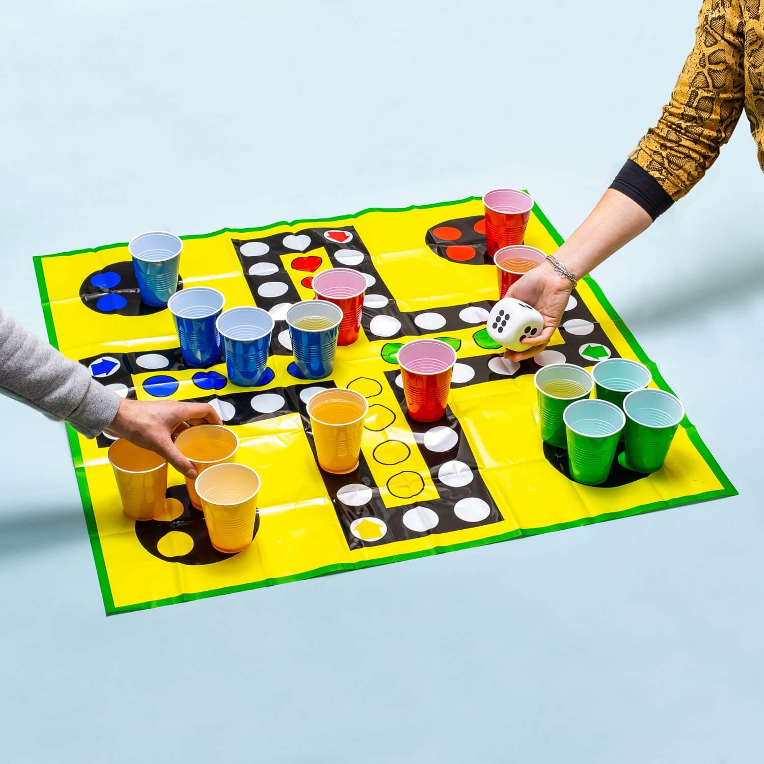 XXL Ludo drankspel met plastic bekers