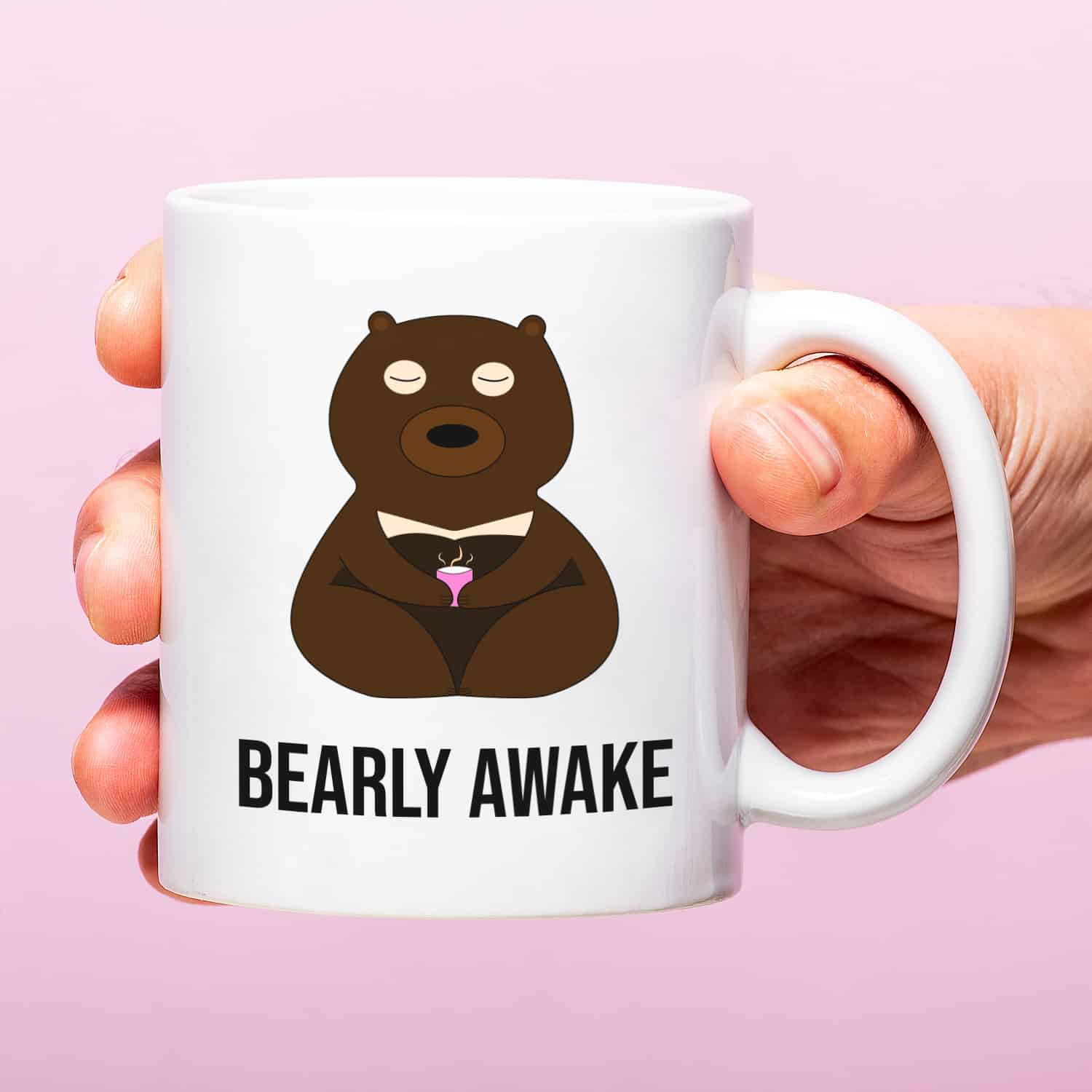 Mok met Tekst ‘’Bearly awake’’ | Materiaal: Keramiek | 33 cl | Mok met Tekst | Koffie Mok | Grappige Cadeau | Vaatwasser bestendig | Humor | Mok met grappige tekst