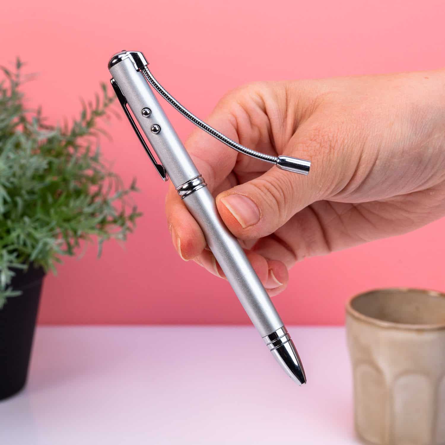 Pen met onzichtbare inkt en verlichting