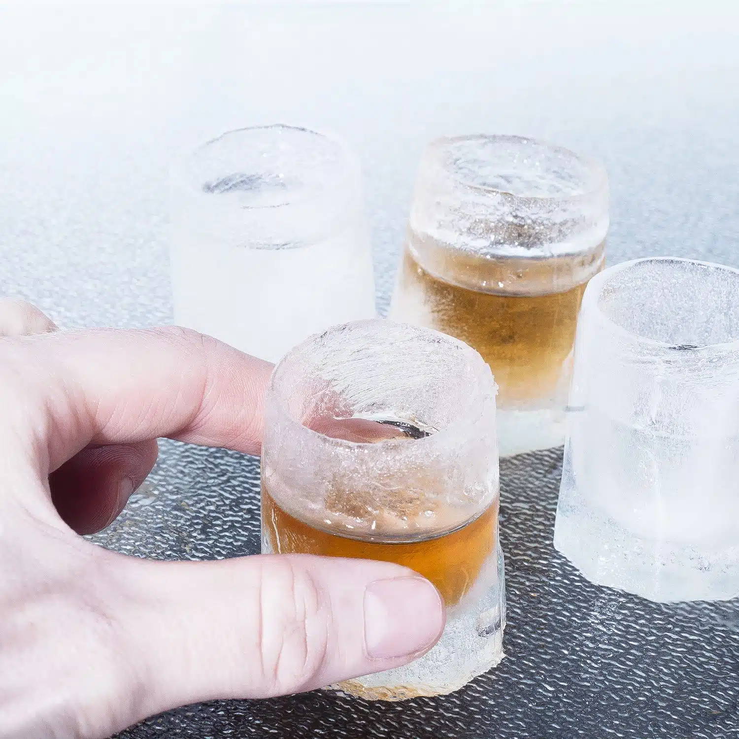 Shotglaasjes van ijs