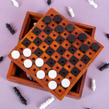 Houten dam- en schaakspel